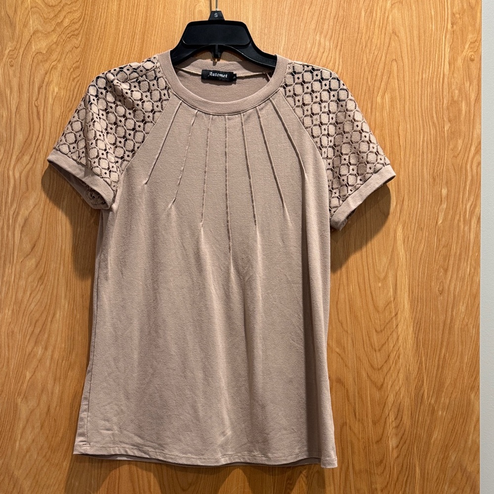 Elegant Tan Short Sleeve Top with Lace Detail